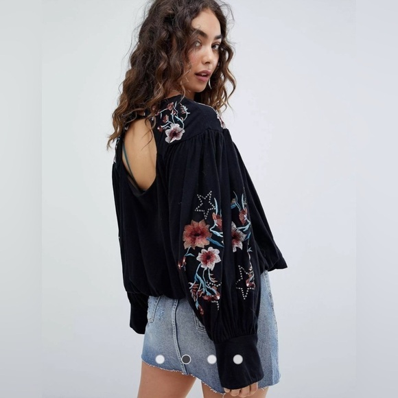 FREE PEOPLE Lita Front Cutout BLOUSE Floral Embroidered Cotton Black Top Size XS - Picture 3 of 10